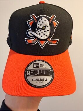 New EraAnaheim Ducks Hockey Mask 9FORTY Adjustable Cap